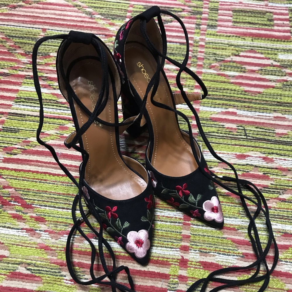 ShoeDazzle Sz. 6.5 Strappy Heels